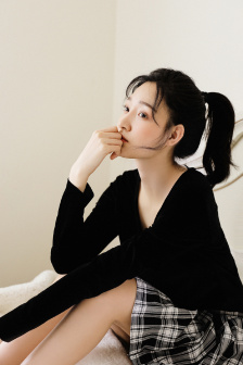 女人两腿张开图片